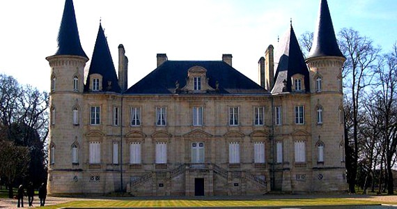 法国碧尚女爵堡和碧尚男爵堡Chateau Pichon Longueville Comtesse de Lalande菩依乐村的另类佳作